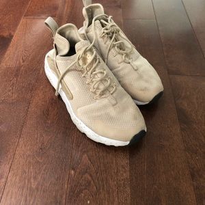 Air Huarache by Nike